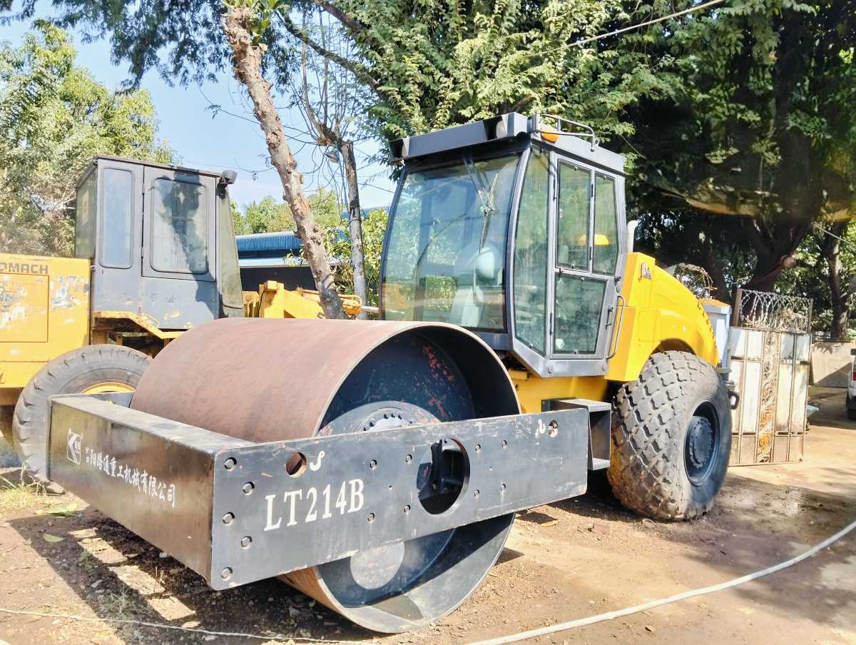 LUYANG Road Roller LT214B