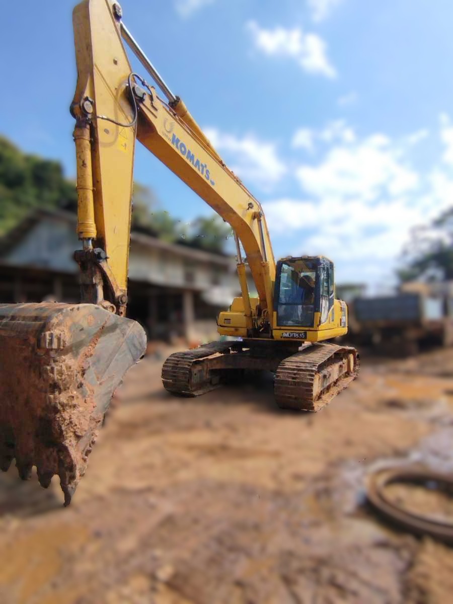 Komatsu Excavator PC270LC-8