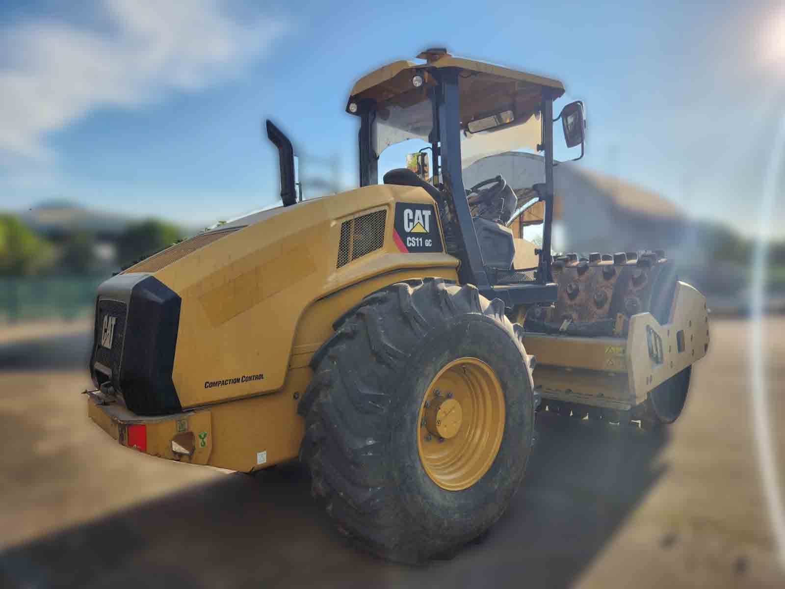 CAT Soil Compactor CS11GC