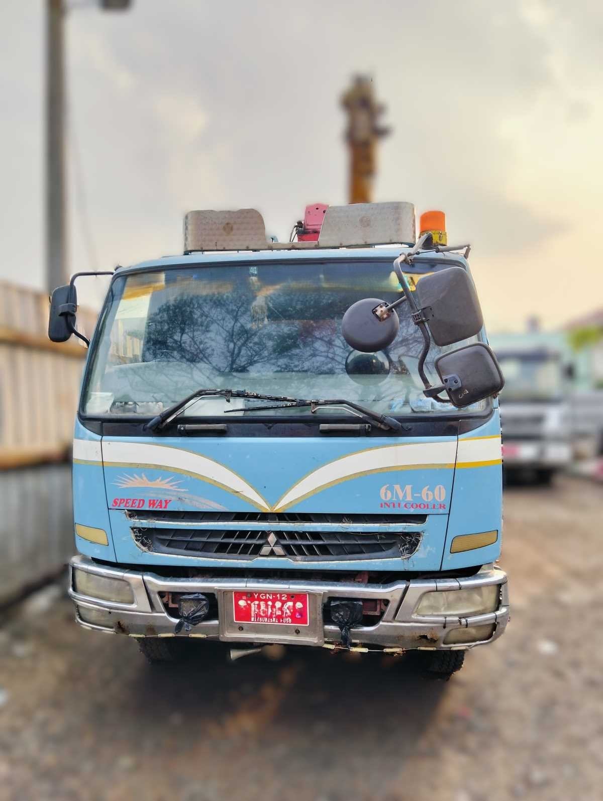  MITSUBISHI FUSO Cargo Truck Crane 6M-60