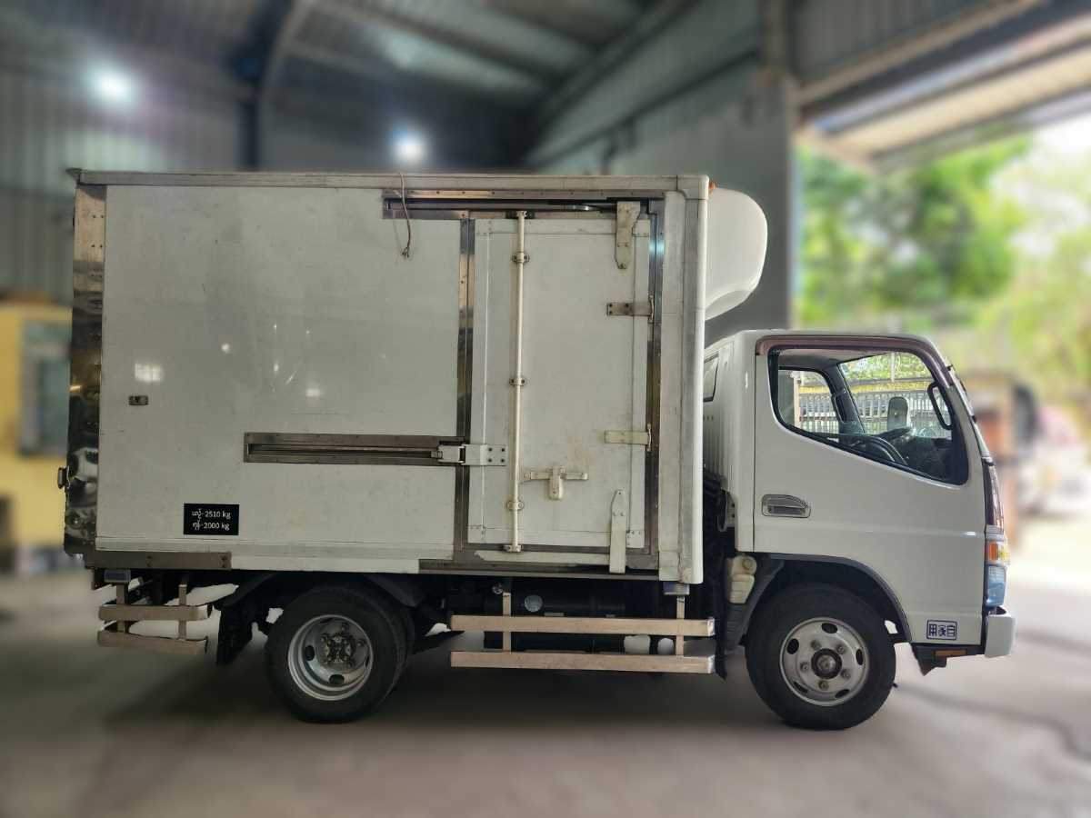 MITSUBISHI FUSO CANTER Reefer Box FE70D