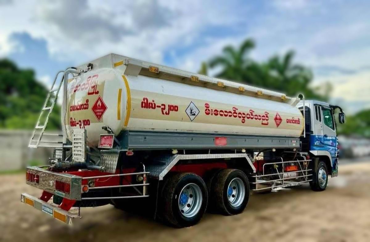 MITSUBISHI FUSO Fuel Bowser Truck (3200 Gallons)