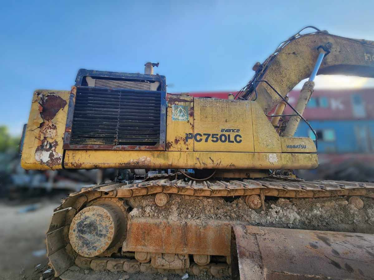 KOMATSU Excavator PC750LC (75 Tons)