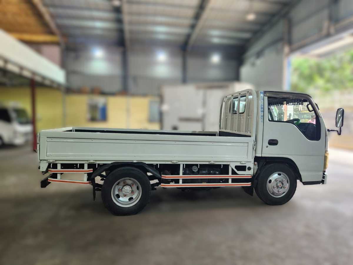 ISUZU ELF Light Truck