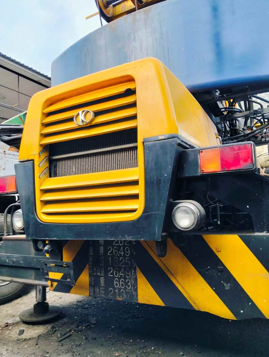 KATO Rough Terrain Crane KR-25H-V2