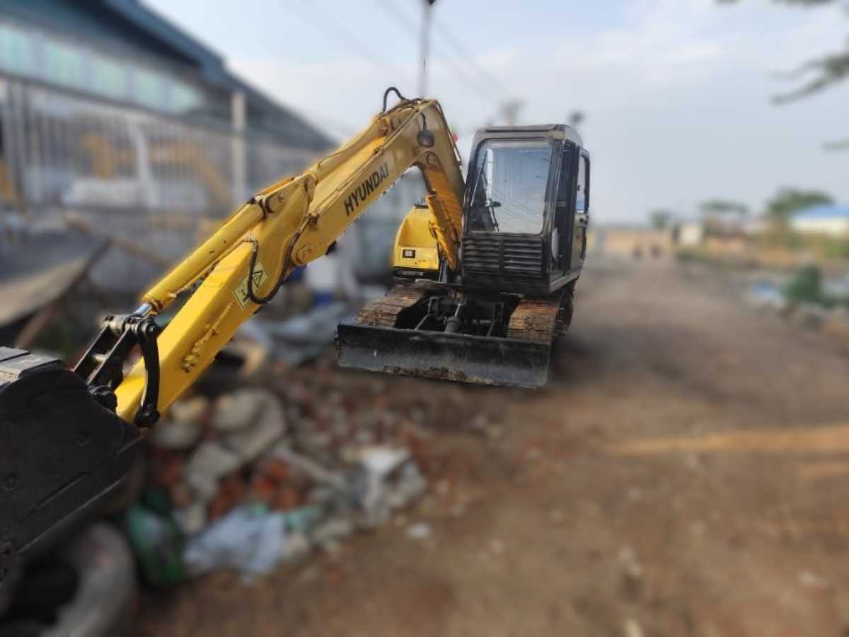 Hyundai Excavator R80-7